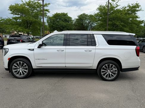 Used 2021 GMC Yukon XL Denali w/ Denali Premium Package AWD/4WD image 2