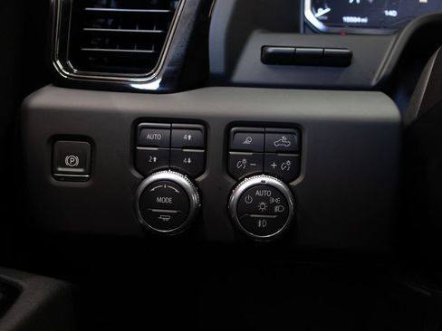Used 2024 GMC Sierra 2500 AT4 w/ AT4 Premium Plus Package AWD/4WD image 38