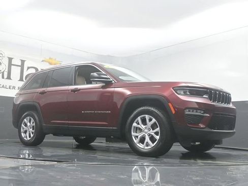 Used 2022 Jeep Grand Cherokee Limited w/ Luxury Tech Group II AWD/4WD image 2