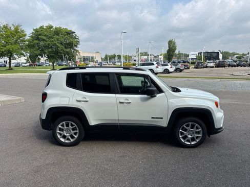 Used 2022 Jeep Renegade Sport w/ Sport Appearance Group AWD/4WD image 6