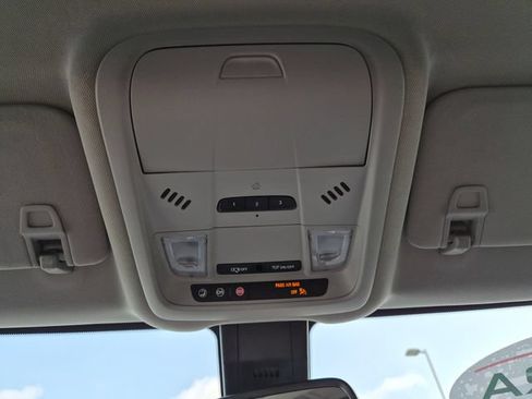 Used 2020 Chevrolet Equinox Premier FWD image 27