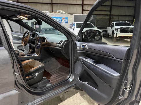 Used 2018 Jeep Grand Cherokee Altitude AWD/4WD image 25