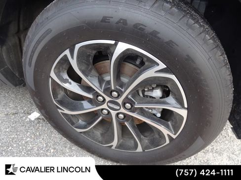 Used 2026 Lincoln Nautilus Premier AWD/4WD image 13