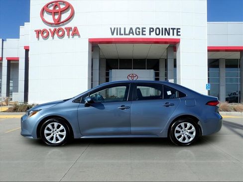 Used 2023 Toyota Corolla LE image 2