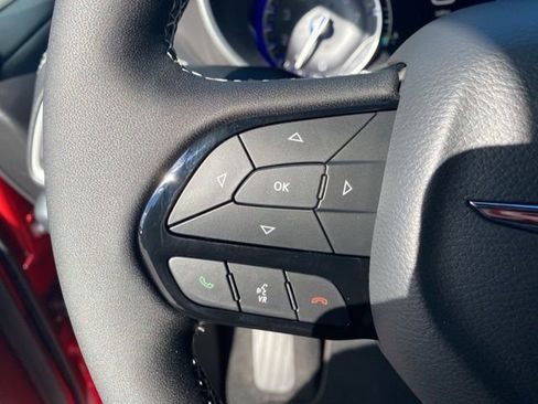 New 2026 Chrysler Pacifica Select image 16