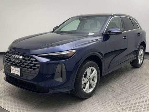 Used 2025 Audi Q5 Premium w/ Convenience Package image 4