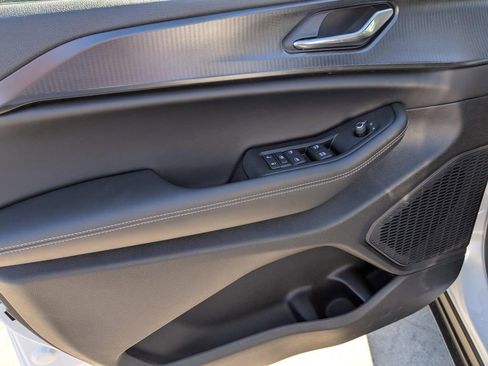 New 2025 Jeep Grand Cherokee Altitude image 17