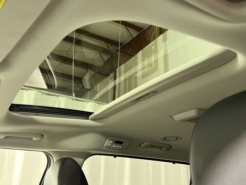 Used 2024 Kia Carnival SX Prestige FWD image 22
