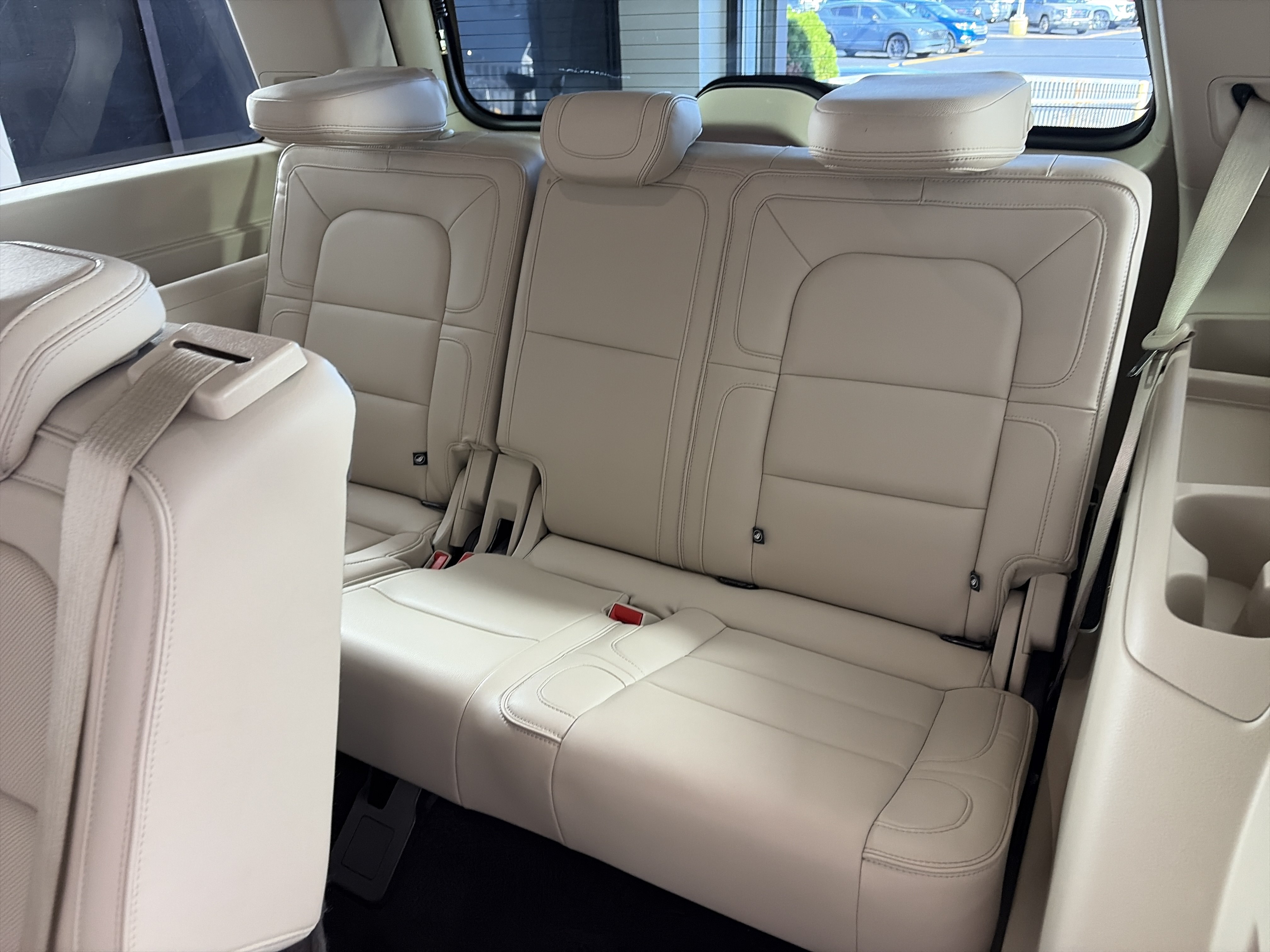 Used 2018 Lincoln Navigator Select w/ Technology Package AWD/4WD image 8