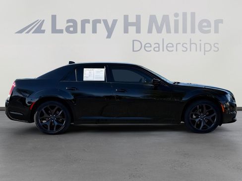 Used 2023 Chrysler 300 Touring w/ Sport Appearance Package image 7