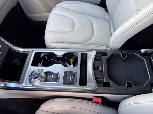 Certified 2022 Ford Edge Titanium image 40