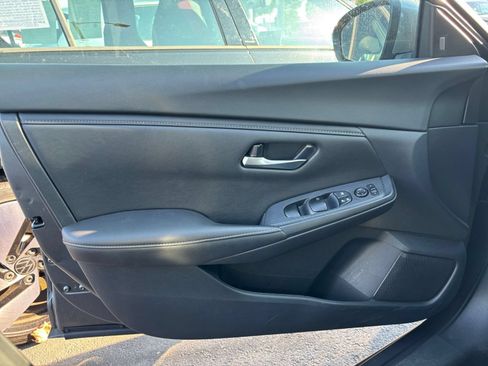 Used 2025 Nissan Sentra SV FWD image 18