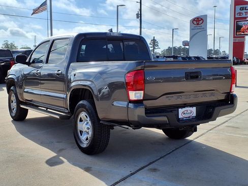 Used 2017 Toyota Tacoma SR w/ SR Convenience Package image 2