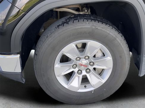 Used 2024 GMC Sierra 1500 SLE image 11