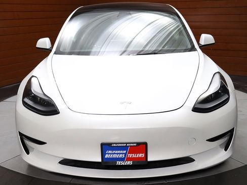 Used 2023 Tesla Model 3 Standard Range image 2