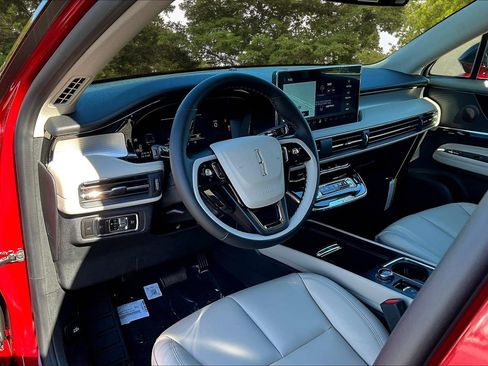 New 2026 Lincoln Corsair Premiere image 6