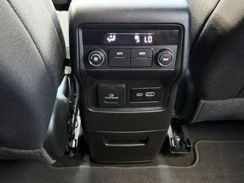 Used 2023 GMC Acadia SLE w/ Driver Convenience Package FWD image 11
