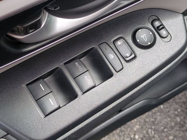 Used 2018 Honda CR-V Touring image 26