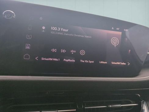 Used 2025 Buick Envista Sport Touring image 13