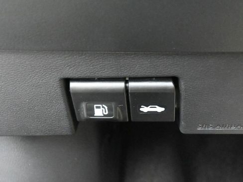 Used 2025 Nissan Kicks Play S image 17