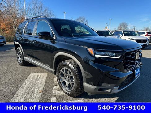 Certified 2025 Honda Pilot TrailSport image 8