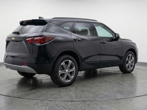 Used 2025 Chevrolet Blazer LT FWD image 9