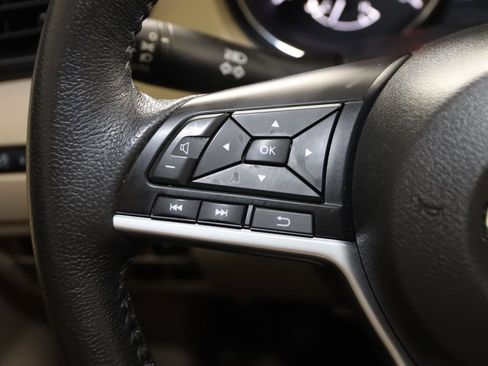 Used 2018 Nissan Rogue SV image 31