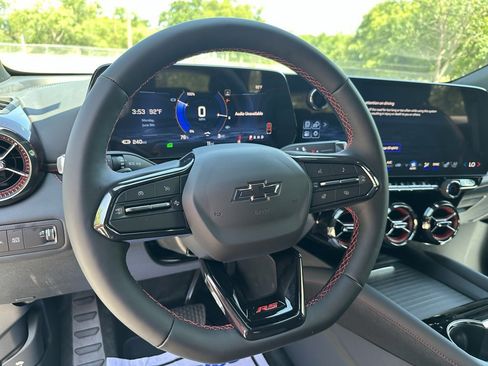 New 2025 Chevrolet Blazer EV RS image 32