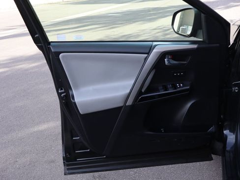 Used 2017 Toyota RAV4 Limited image 23