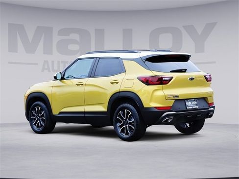 Used 2025 Chevrolet TrailBlazer ACTIV w/ Convenience Package image 3