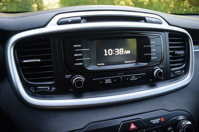 Used 2017 Kia Sorento FWD image 10