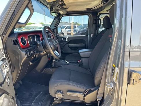 Used 2023 Jeep Gladiator Rubicon w/ Cold Weather Group AWD/4WD image 15