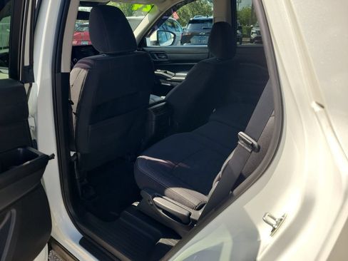 Used 2024 Nissan Pathfinder SV FWD image 9