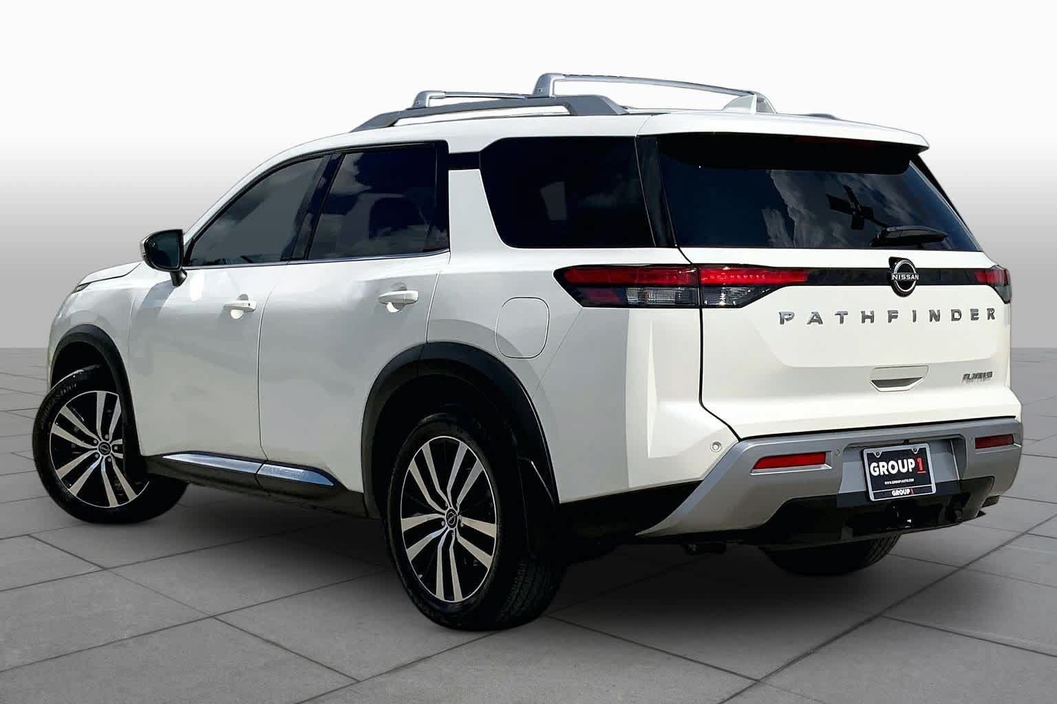 Used 2024 Nissan Pathfinder Platinum FWD image 12