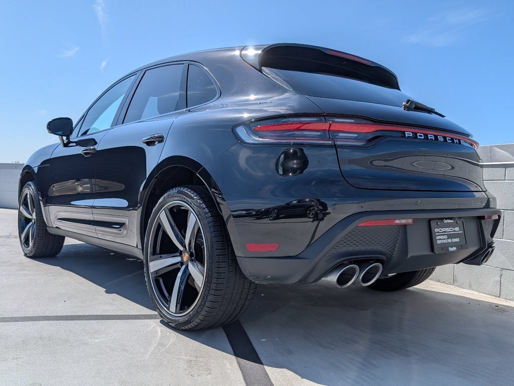 Certified 2025 Porsche Macan AWD/4WD image 3