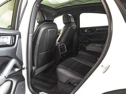 Used 2022 Porsche Cayenne Coupe image 30