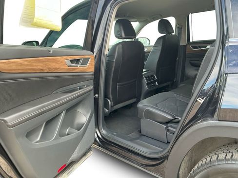 Used 2025 Volkswagen Atlas SE AWD/4WD image 23