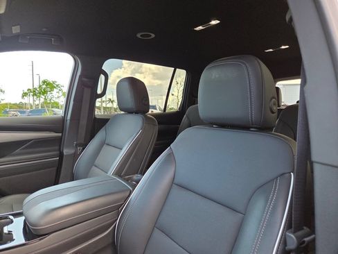 Used 2025 Buick Enclave Preferred w/ Super Cruise Package FWD image 29