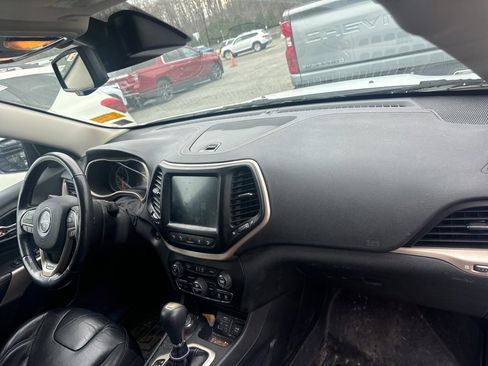 Used 2018 Jeep Cherokee Limited w/ Technology Group image 25