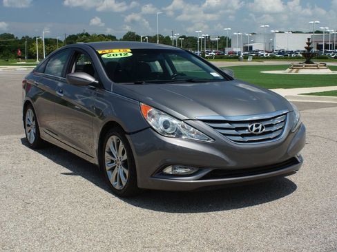 Used 2012 Hyundai Sonata SE FWD image 2