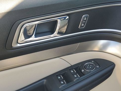 Used 2018 Ford Explorer XLT w/ Equipment Group 202A image 46