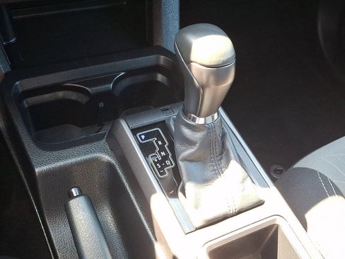 Used 2022 Toyota Tacoma TRD Off-Road AWD/4WD image 30