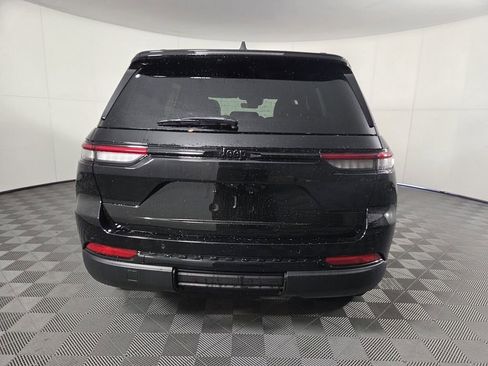 New 2025 Jeep Grand Cherokee Altitude image 6
