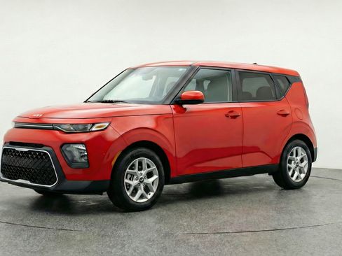 Used 2025 Kia Soul LX w/ LX Technology Package FWD image 3