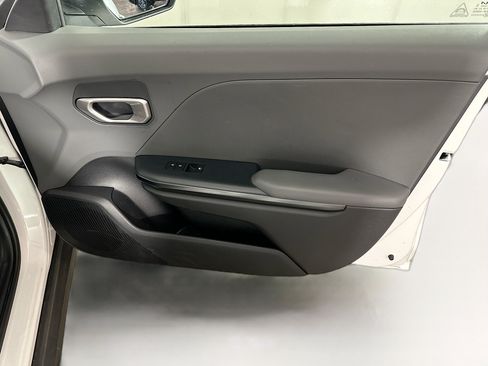 Used 2025 Kia K4 LXS image 30