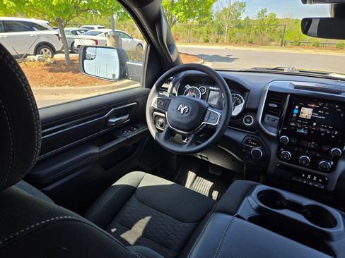 Used 2025 RAM 1500 Big Horn AWD/4WD image 9