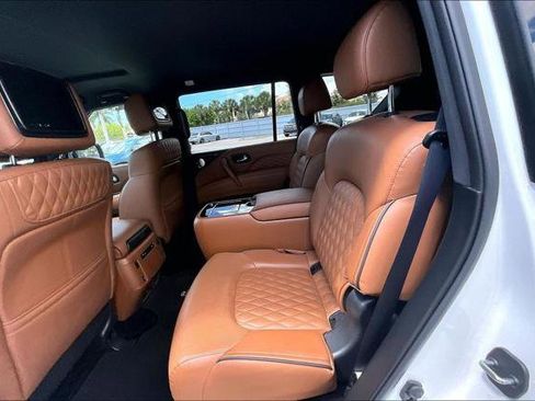 Used 2024 INFINITI QX80 Sensory AWD/4WD image 17
