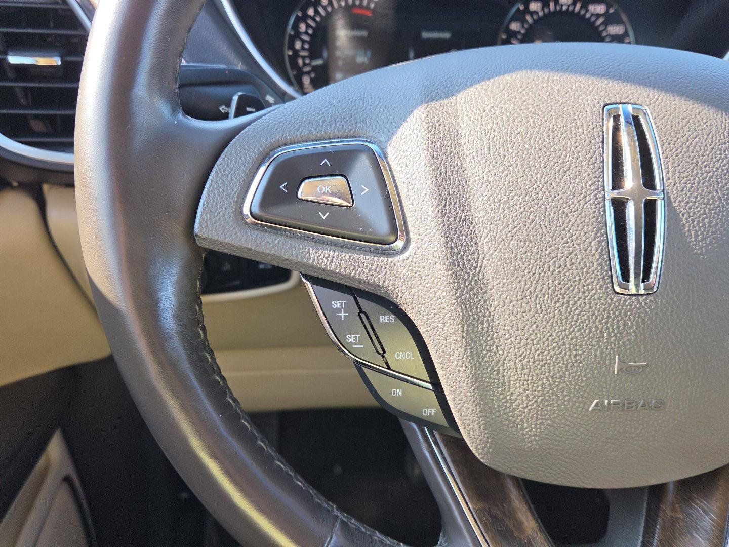 Used 2018 Lincoln MKX Select w/ Select Plus Package AWD/4WD image 26