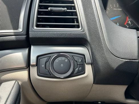 Used 2018 Ford Explorer XLT AWD/4WD image 52