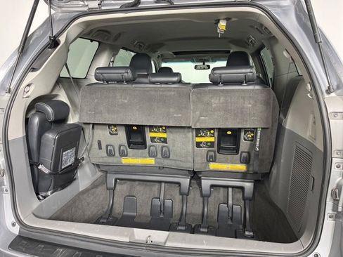 Used 2013 Toyota Sienna SE image 20